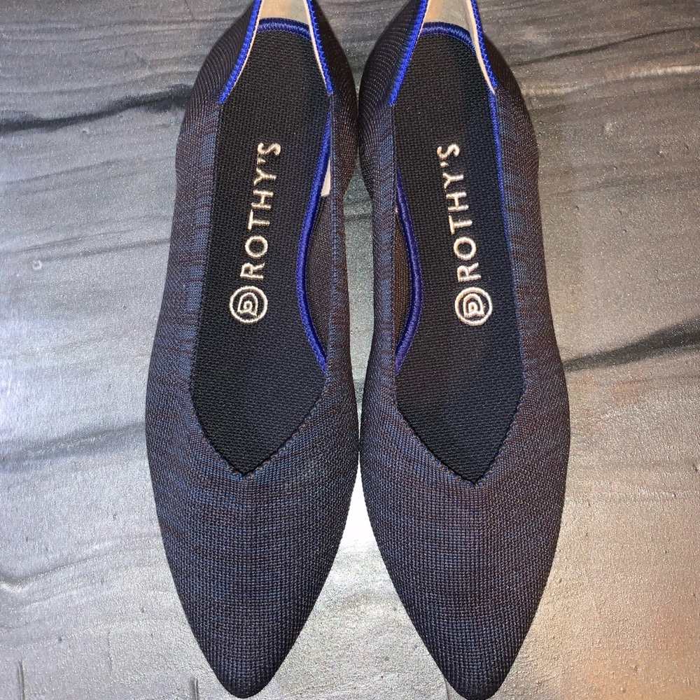 Navy blue rothy’s point flat